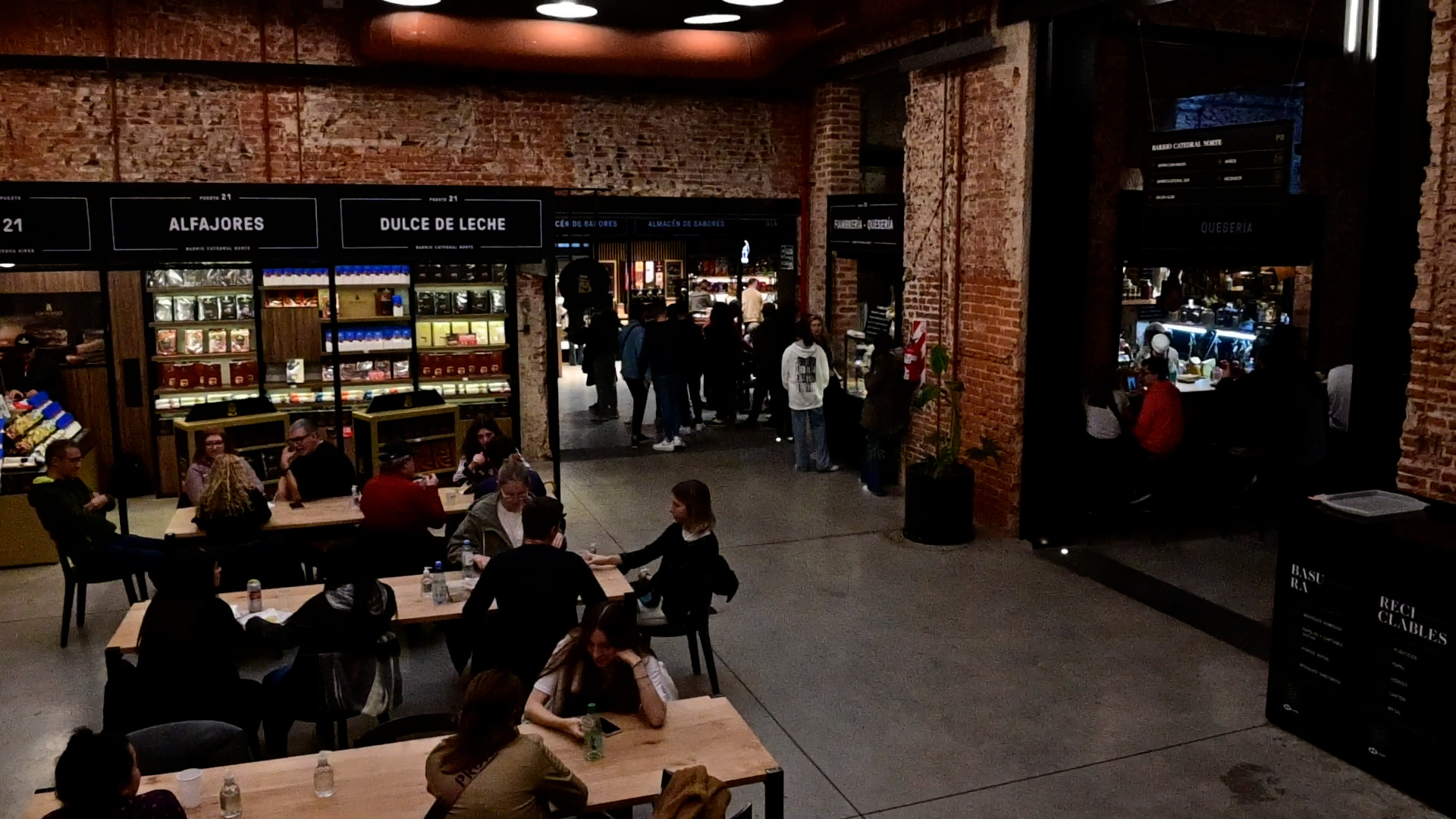 El Mercado de San Telmo renovado con propuestas gastronómicas y la revalorización de esa zona de la ciudad de Buenos Aires.