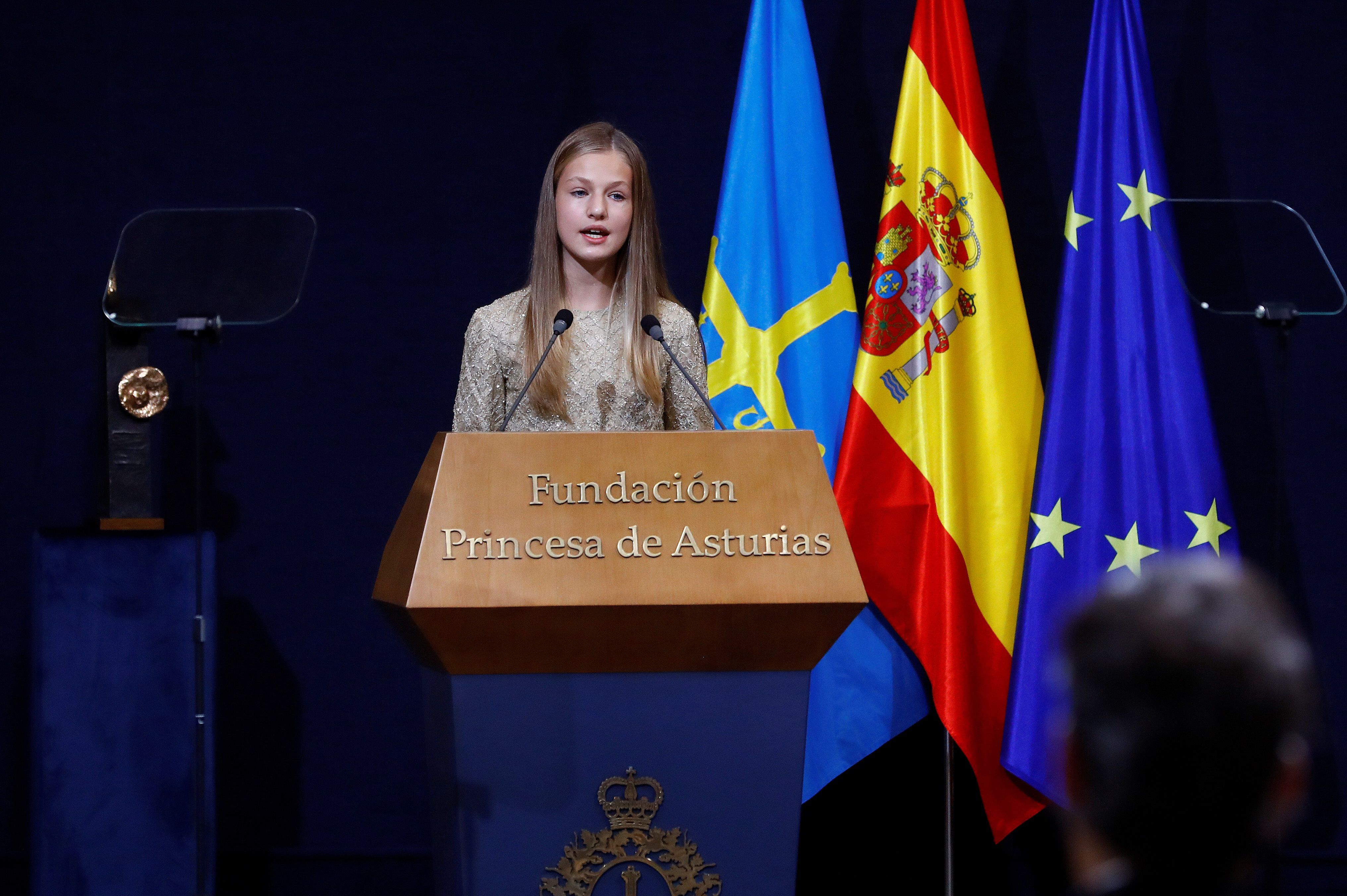 La princesa Leonor pronuncia un discurso durante la ceremonia de entrega de los Premios Princesa de Asturias celebrados en Oviedo. EFE/Ballesteros/Archivo
