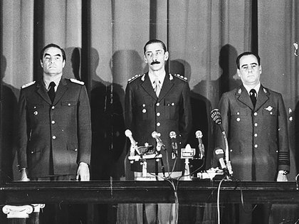 Almirante Emilio Eduardo Massera, general Jorge Rafael Videla y brigadier Orlando Ramón Agosti, la primera junta de comandantes de la última dictadura militar