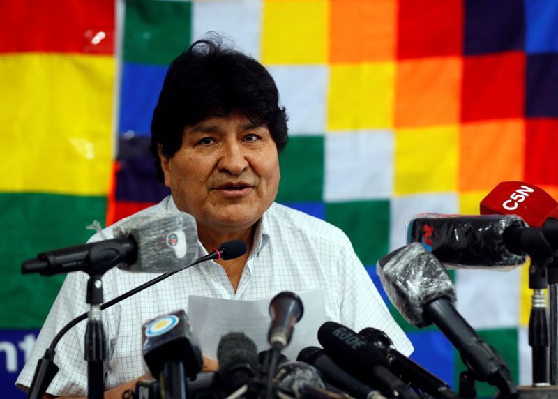 FOTO DE ARCHIVO: Expresidente boliviano Evo Morales habla durante una conferencia de prensa en Buenos Aires, Argentina 18 octubre, 2020. REUTERS/Agustin Marcarian