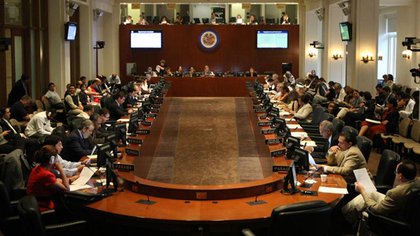 Imagen de archivo de una asamblea de la OEA pre pandemia del COVID-19 (AP)