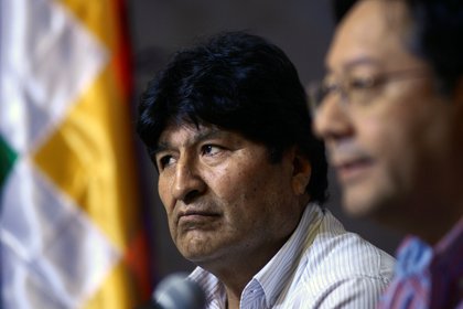 El ex presidente de Bolivia, Evo Morales, junto al presidente electo, Luis Arce
