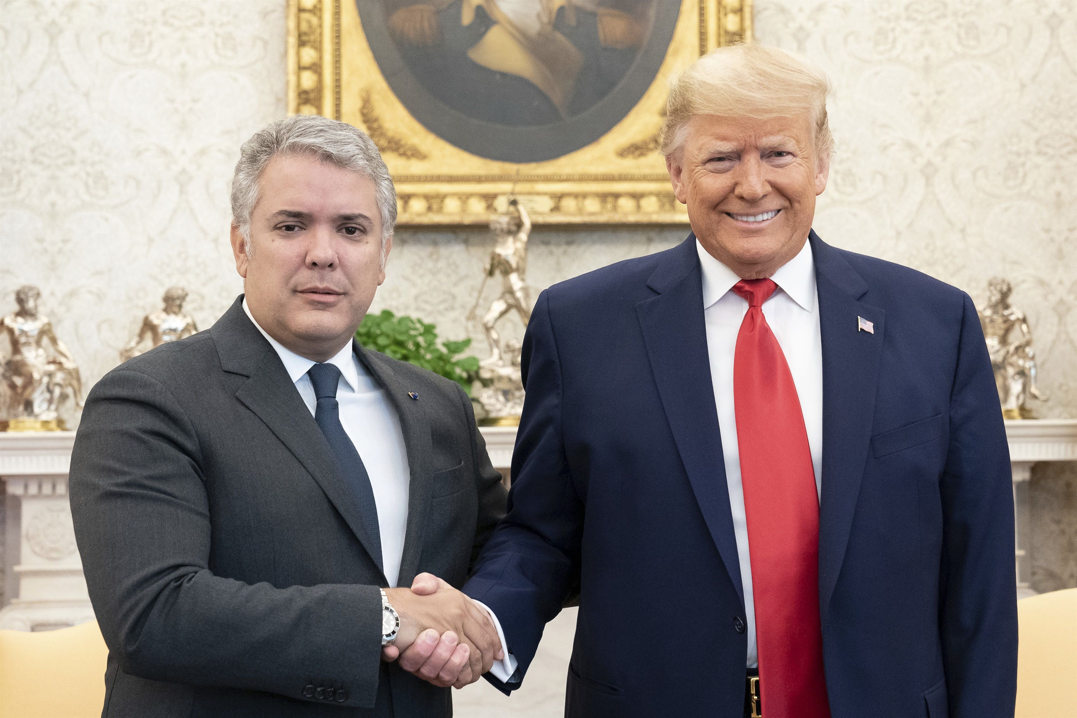 29/10/2020 El presidente de Colombia, Iván Duque, y el de Estados Unidos, Donald Trump..

La ministra de Asuntos Exteriores de Colombia, Claudia Blum, ha negado este miércoles que funcionarios de la Embajada del país en Washington se reunieran con partidarios y trabajadores de la campaña republicana para las próximas elecciones presidenciales del 3 de noviembre en Estados Unidos.

POLITICA NORTEAMÉRICA SUDAMÉRICA ESTADOS UNIDOS COLOMBIA LATINOAMÉRICA INTERNACIONAL
JOYCE N. BOGHOSIAN/WHITE HOUSE / ZUMA PRESS / CONT
