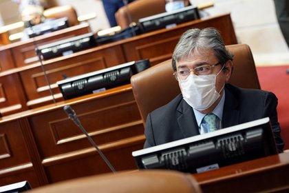 Fotograf&#237;a cedida por la oficina de prensa de la C&#225;mara de Representantes del ministro de Defensa colombiano Carlos Holmes Trujillo, este martes, en Bogot&#225; (Colombia). EFE/ C&#225;mara de Representantes /
