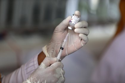 México estimó que podría iniciar la vacunación en abril de 2021. (Foto: EFE)