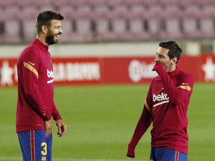 Gerard Piqué defendió a Lionel Messi (REUTERS/Albert Gea)