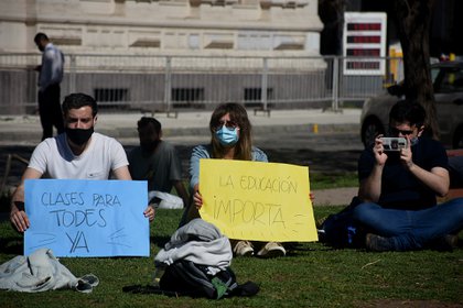 Los padres buscan desarticular la idea de que contagio es igual a muerte