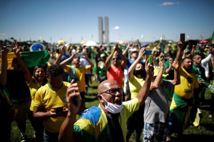 Según el analista político Eduardo Fidanza "se observa un descenso muy importante de la valoración de la democracia, sobre todo en México y Brasil"  (REUTERS/Ueslei Marcelino)