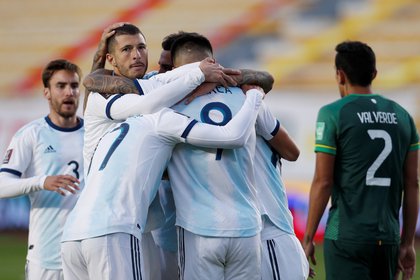 Festejo colectivo de Argentina en el 2-1 ( Juan Karita/Pool via Reuters)