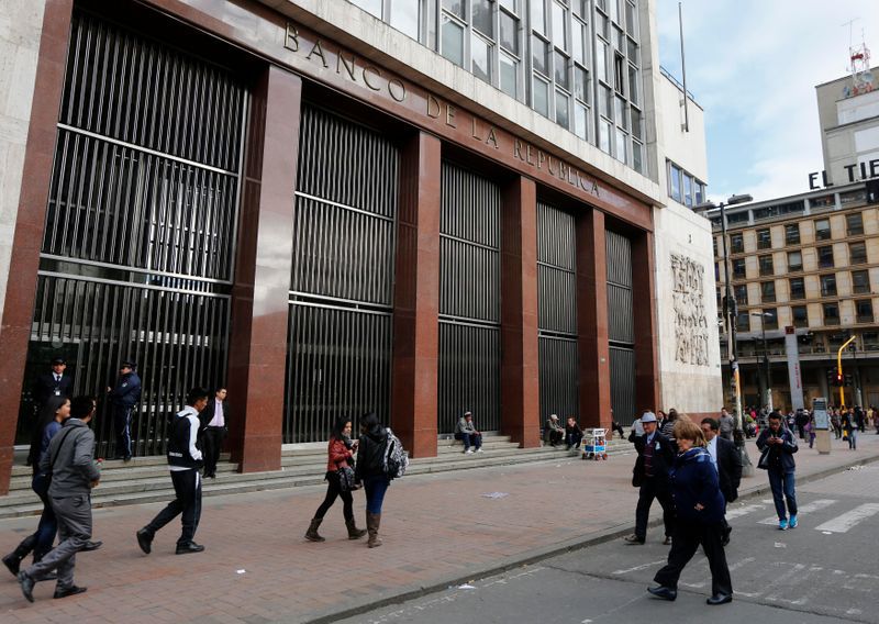 Foto de archivo. Vista general del edificio del Banco Central de Colombia en Bogotá, 20 de agosto, 2014. REUTERS/John Vizcaino