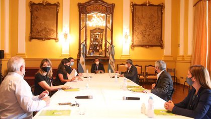 El gobernador Gustavo Valdés reunió en Corrientes a los diputados de Juntos por el Cambio (@gustavovaldesok)