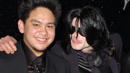 Azim junto con Michel Jackson en su fiesta de 25 años.