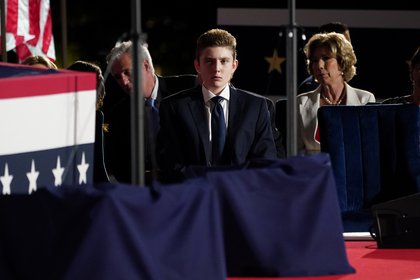 El hijo del presidente Donald Trump, Barron, dio positivo para COVID-19. REUTERS/Kevin Lamarque