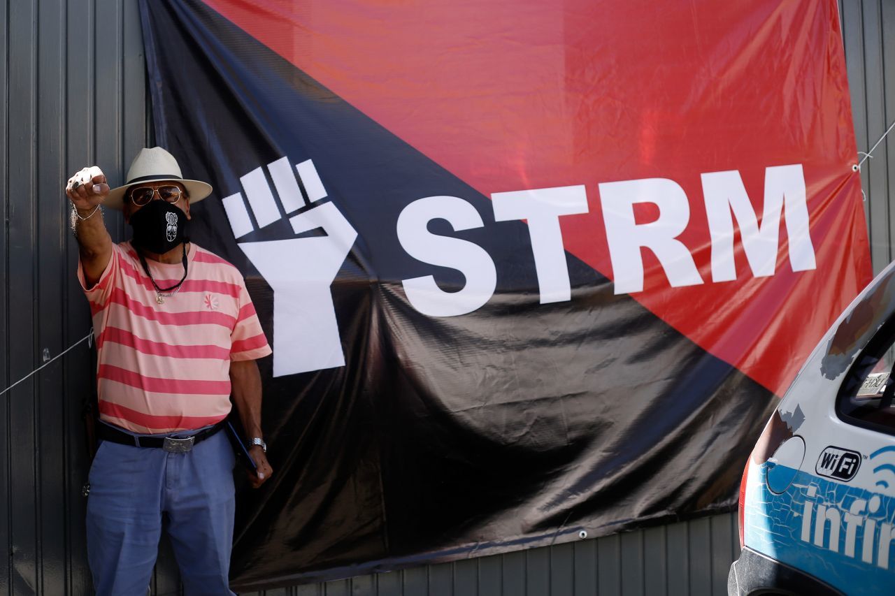 Trabajadores de TELMEX de Querétaro integrantes del Sindicato de Telefonistas de la República Mexicana se unieron a la huelga que inició este jueves al no respetarse el Contrato Colectivo de Trabajo. (FOTO: CÉSAR GÓMEZ/CUARTOSCURO)