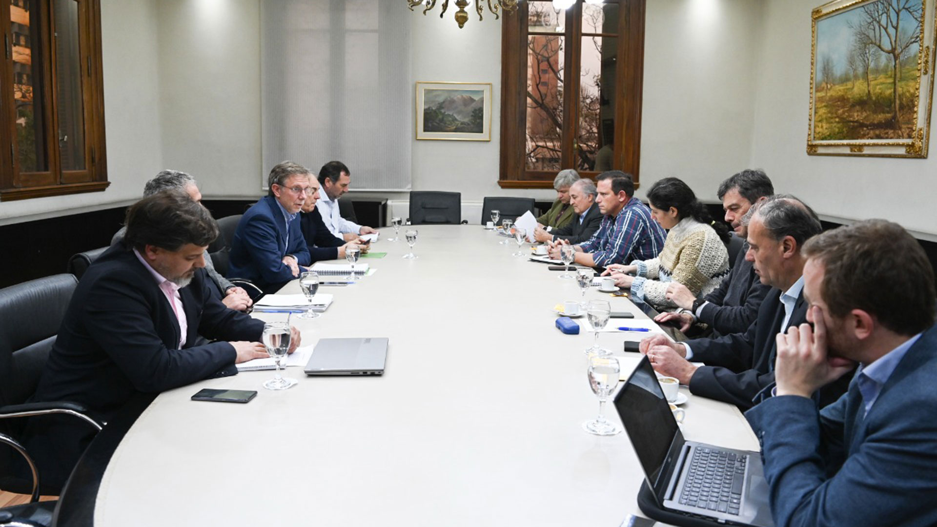 Bahillo hoy con técnicos de la Mesa de Enlace. 