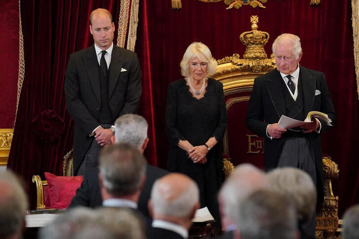 Carlos III hará su primera visita como rey al Parlamento británico 