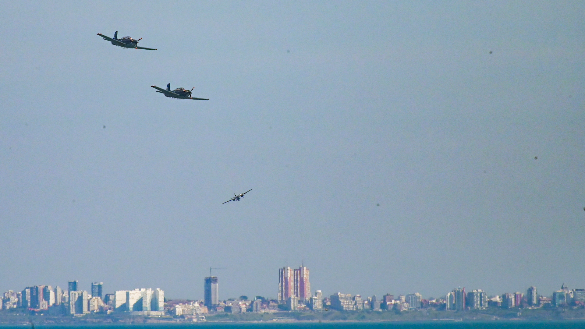 La flota de mar de la Armada fue la protagonista de estas actividades que se llevaron adelante en el Mar Argentino (Fernando Calzada)